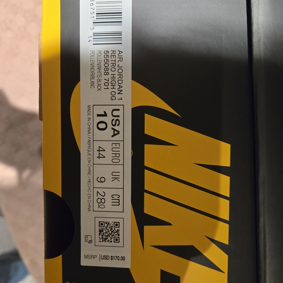 Nike Air Jordan 1 Retro High-Top Sneakers - Picture 2 of 2
